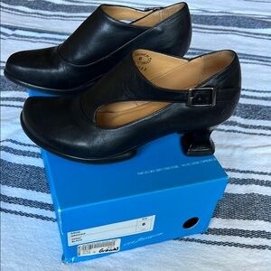 John Fluevog Shoes Gracias in Black 6M